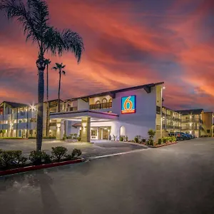 Hotel 6 Ca Convention Center Airport